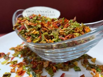 Kurutulmuş Doğal Karışık Alaca Biber Kurutulmuş Doğal Karışık Alaca Biber